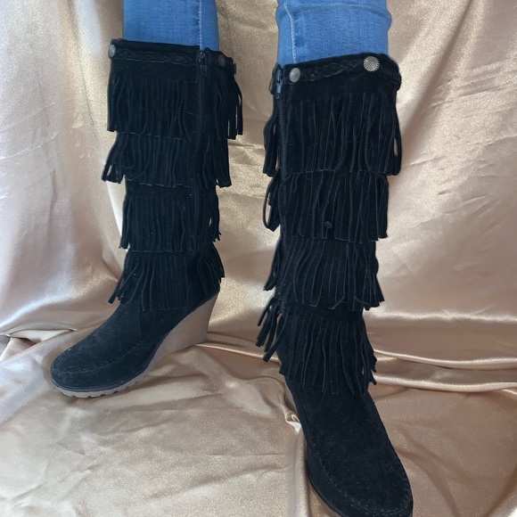 Black heeled boots - Picture 2 of 6